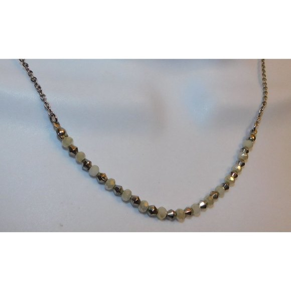 Elegant Beaded Necklace in Silver and Cream - Picture 3 of 4